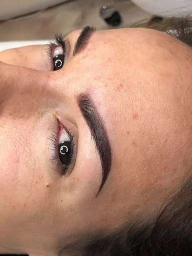 Salon Fryzjersko-Kosmetyczny Legionowo | Fryzjer Damski Męski Dziecięcy | Paznokcie | Rzęsy | Makijaż Permanentny